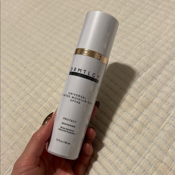 DRMTLGY  Universal Tinted Moisturizer SPF 46 - Picture 2 of 3